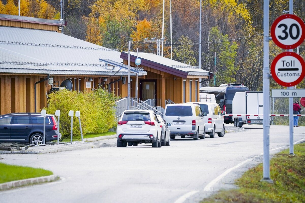 Det er kommet nye omstendigheter rundt russeren som er internert på Norges grense til Russland