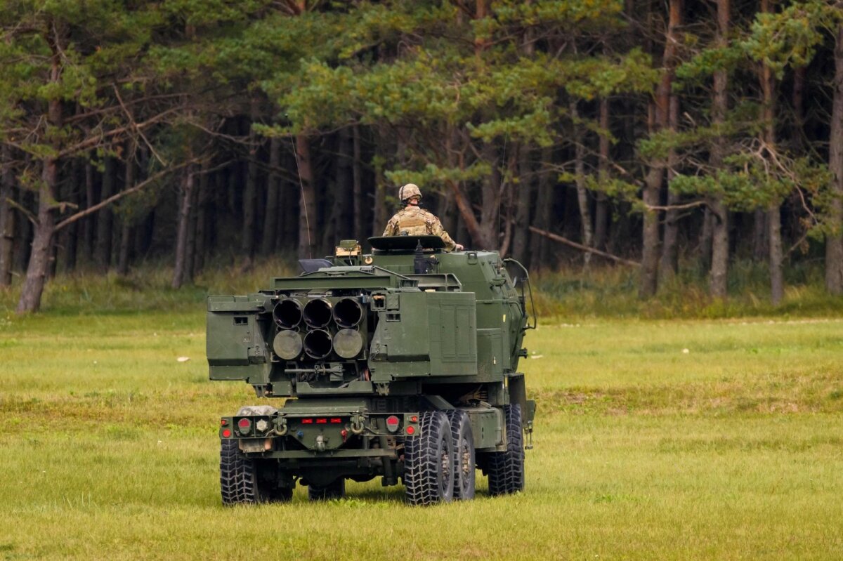 Polska otrzymała pierwsze systemy rakietowe HIMARS i rozmieści je w pobliżu granicy z Rosją