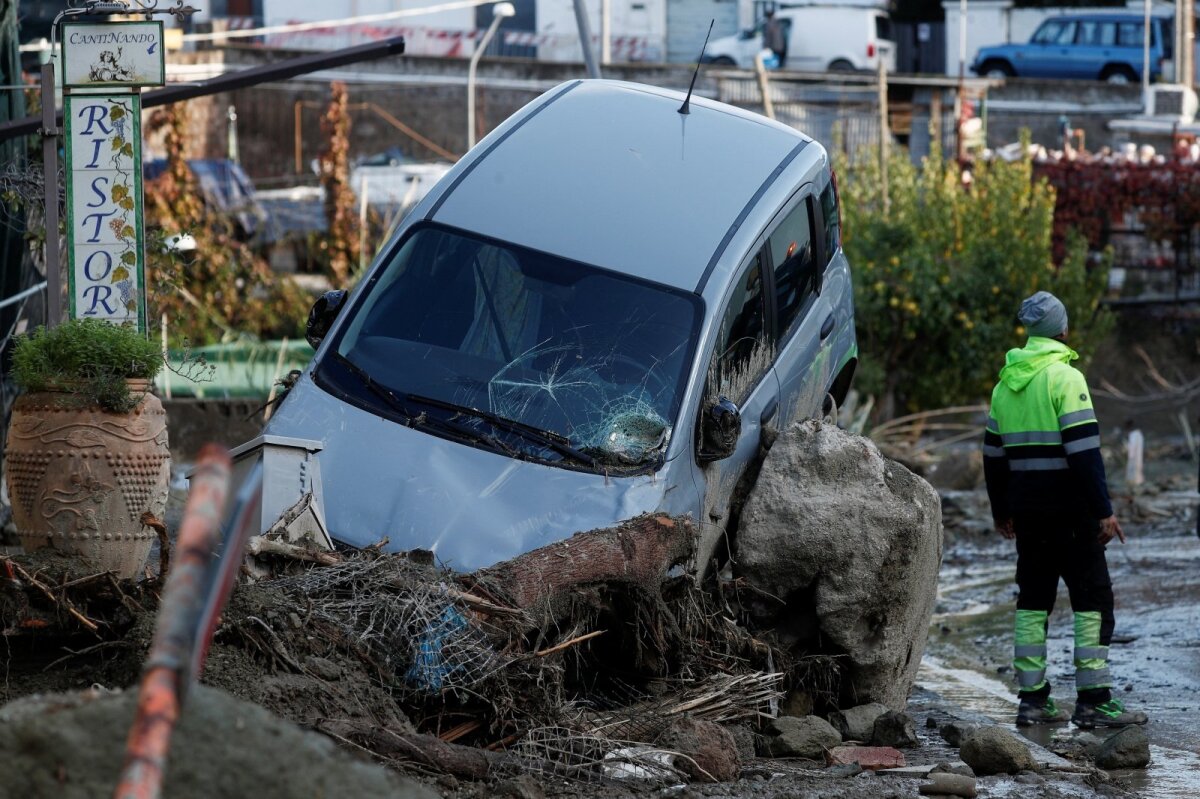 L’isola italiana di Ischia è in stato di emergenza