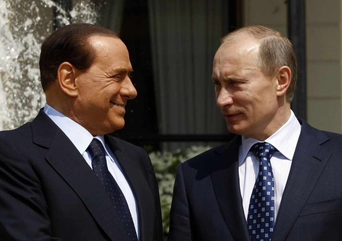 Berlusconi si è vantato di aver ricevuto 20 bottiglie di vodka da Putin per il suo compleanno