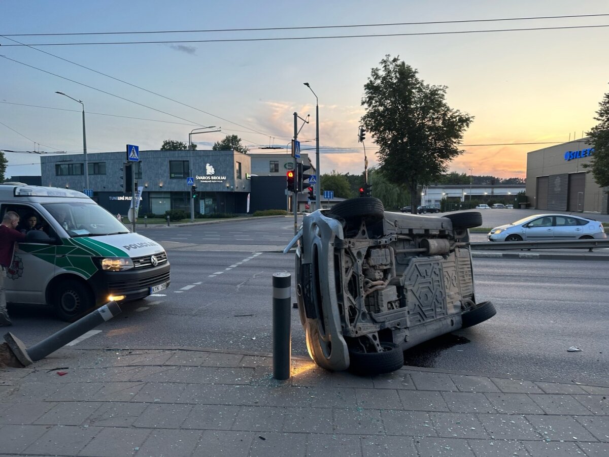 Major Traffic Accident in Vilnius: Female Victim and Driver Fleeing the Scene