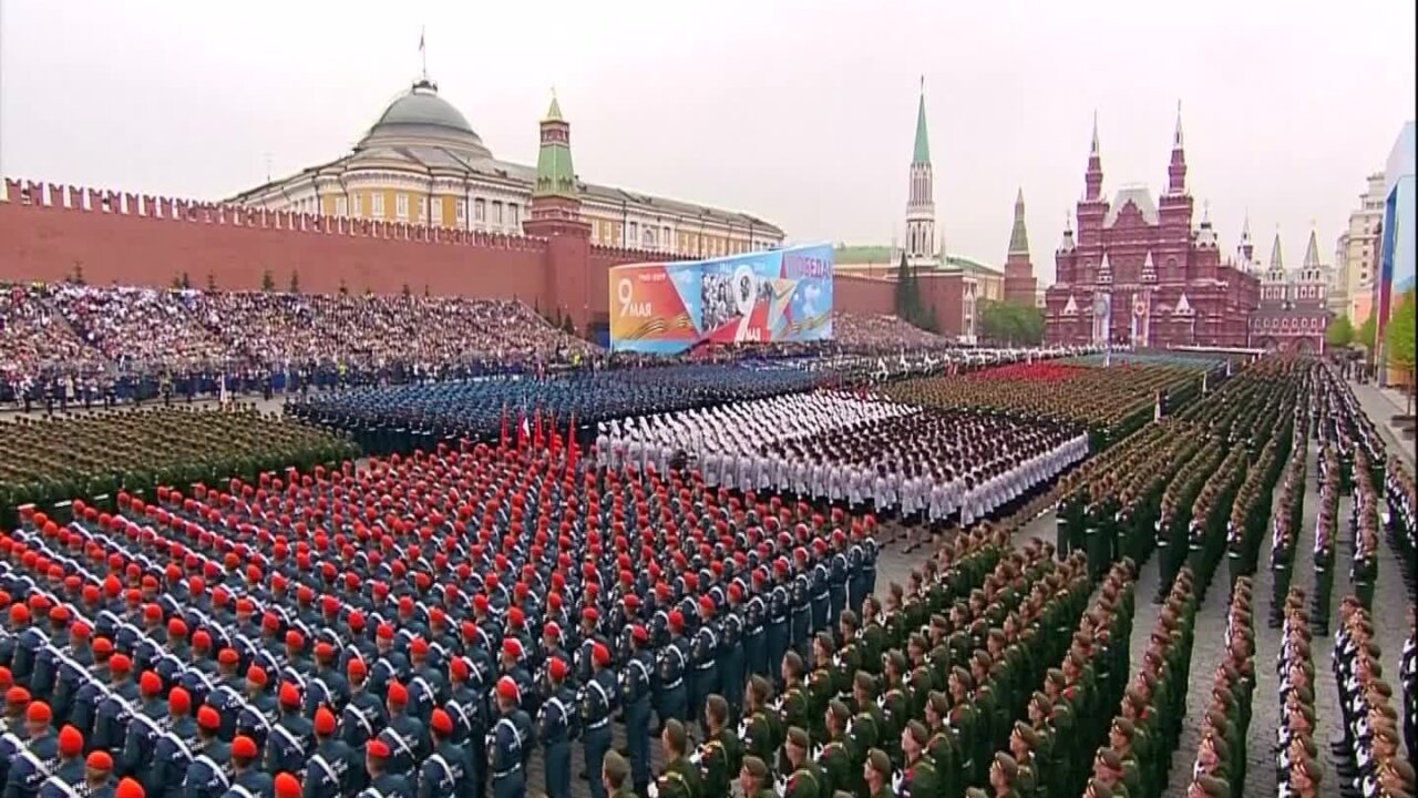 На военный парад Победы в Москве вышли 13 тысяч военнослужащих