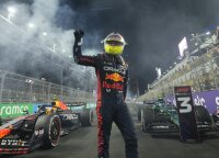 Verstappenas lenkė 13 varžovų, bet ne komandos draugą