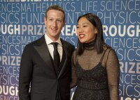 Markas Zuckerbergas su žmona Priscilla susilaukė trečio vaiko