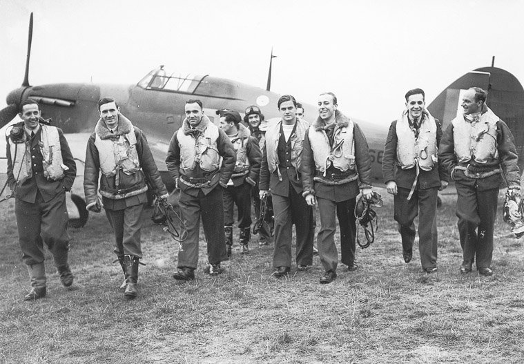 303-ios lenkiškos eskadrilės pilotai 