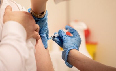 Klausimas, kuris daug kam kelia nerimą: kaip dera skiepai nuo erkinio encefalito ir COVID-19?