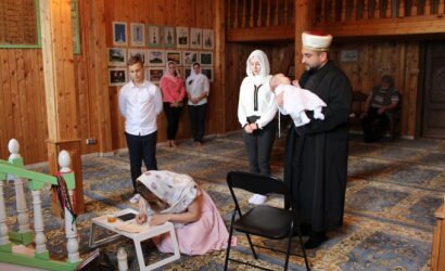 Имянаречение и азан: как татары Литвы встречают новорожденного