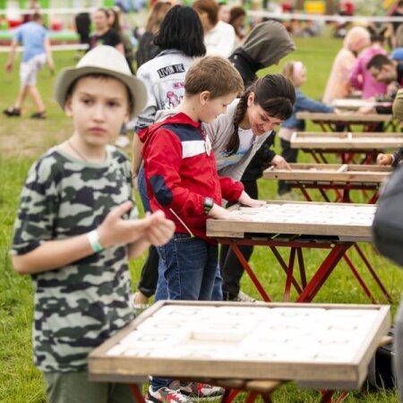 Gausus Ukrainos ir Lietuvos vaikų būrys susitiko „Draugų dienoje“: galybė pramogų, nemokami ledai ir žinomų atlikėjų koncertai