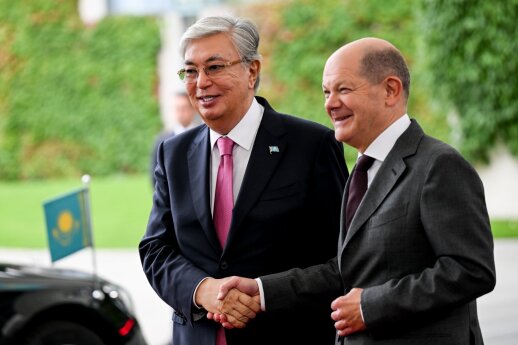 Po Scholzo ir Kazachstano prezidento susitikimo – Rusijos įspėjimas