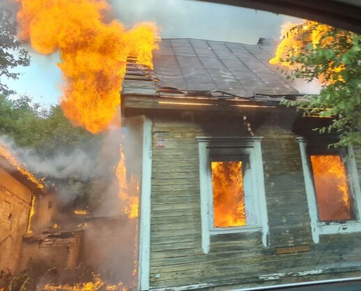 Širvintų rajone pranešta apie atvira liepsna degantį namą apdegė vienas žmogus