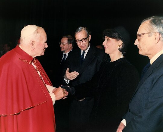 Stasys Lozoraitis susitinka su Jonu Pauliumi II Photo Filize Rome