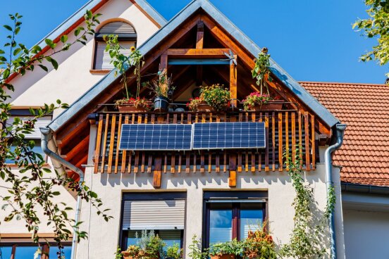 Mini saulės elektrinė balkone