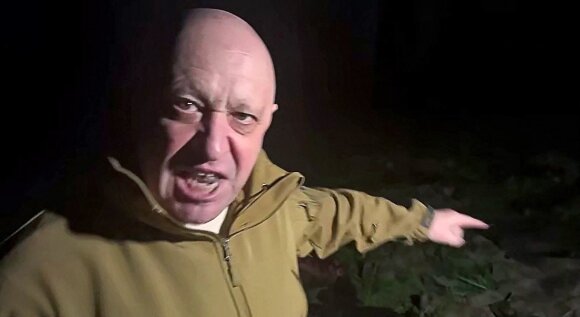 J. Prigožinas rodo į savo samdinių lavonus