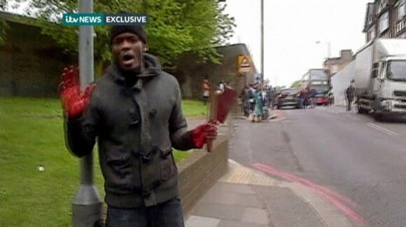 Galvą vyrui nukirtę islamistai: norime pradėti karą Londone