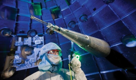 Lietuvė griežtai saugomoje JAV laboratorijoje narplioja branduolinių ginklų paslaptis