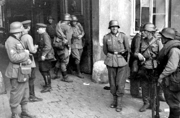 Vokiečių ir sovietų karių susitikimas Lvove. 1939 m. rugsėjis