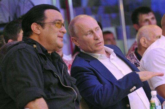 V. Putino draugas S. Seagalas įrodinėja savo ištikimybę posovietiniams diktatoriams
