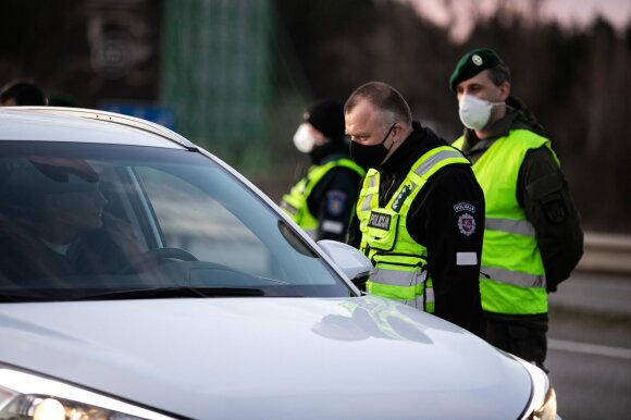 Daugėjant Covid-19 užsikrėtimo atvejų stebima, ar gyventojai nepamiršo laikytis taisyklių