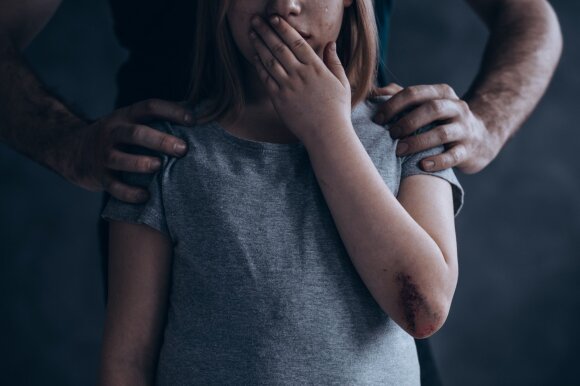 Nusikaltėlį demaskavo ne nukentėjusių mažamečių tėvai: sugebėjo baisius poelgius nuslėpti po paslaugaus žmogaus kauke