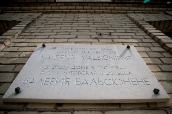 Pamiršta poetė, kuri norėjo tapti antrąja Salomėja Nėrimi: išdavikei Vilniuje iki šiol kabo atminimo lenta
