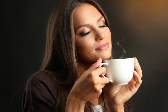 Dr. Gavelienė rytinę kavą siūlo keisti kitu gėrimu – ne tik suteiks energijos visai dienai, bet ir sumažins rimtų ligų tikimybę