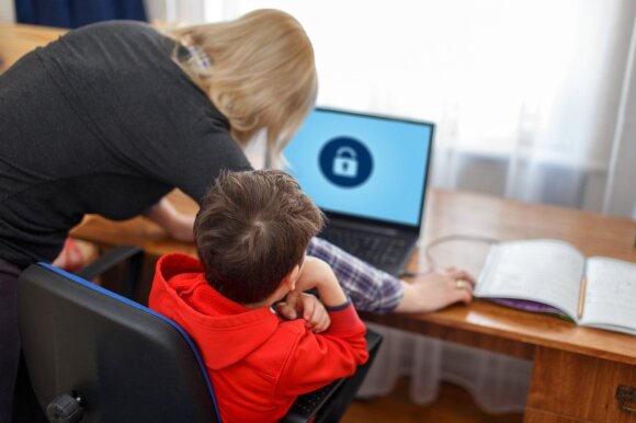6 praktiniai patarimai, kaip išmokyti vaiką valdyti laiką prie kompiuterio