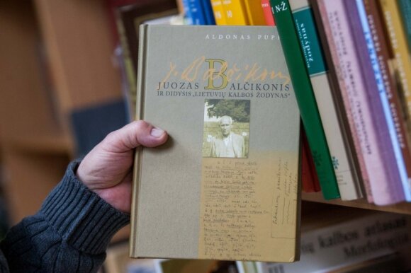 Legendiniam kalbininkui kalbos laisvamaniai primena Leniną