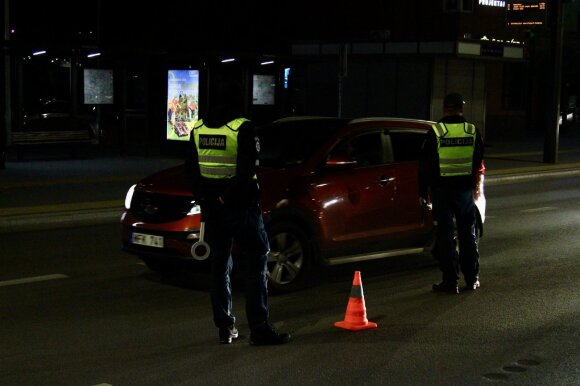 Kaune vairuotojai išgeria tik „vieną alaus“ – pareigūnai naktinio reido metu buvo nustebinti