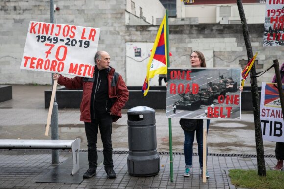 Ką švenčia kinai ir kodėl tai sukėlė pasipiktinimą Lietuvoje: progas praleido abi pusės