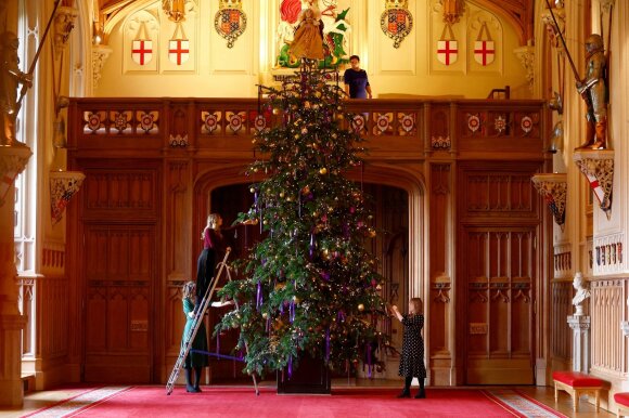 Pirmosios Kalėdos Vindzoro pilyje be Elžbietos II: 6 metrų eglė, išskirtinis dekoras ir neeilinė proga lankytojams