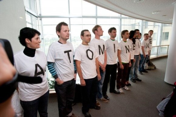 R. Karbauskio partijos nariai protestuoja prieš VAE