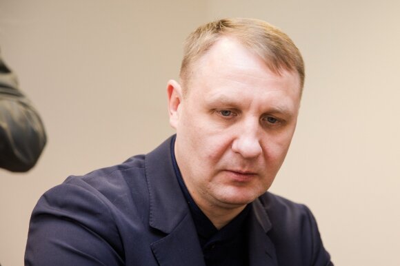 Oficialių skyrybų Šedžiams dar teks palaukti: posėdyje pasirodė ir Monikos tėtis