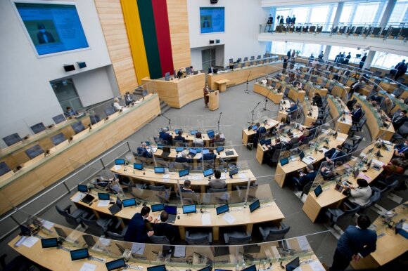 Parlamentarių elgesys Seimo salėje užminė mįslę – sėdėjo, bet svarbiame balsavime nedalyvavo