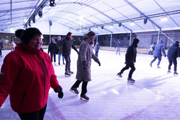 Tradicinė Vilniaus ledo čiuožykla šįkart labai neįprastoje vietoje – miestiečių nuomonės apie tokį sprendimą išsiskiria