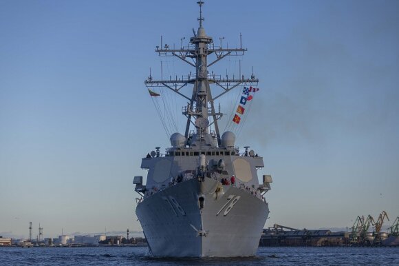 В Клайпеду прибыл ракетный крейсер Военно-морских сил США