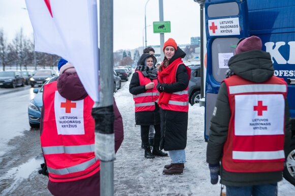 Raudonasis Kryžius per savaitgalį surinko beveik 4 tūkst. Ukrainai skirtų miegmaišių