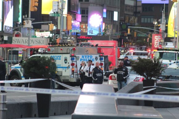 Niujorko Taimso aikštėje aidėjo šūviai: tarp sužeistųjų – ir ketverių mergaitė