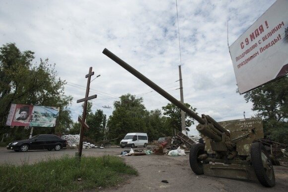 Kokiais ginklais kariaujama Ukrainoje: ar realu pasipriešinti?