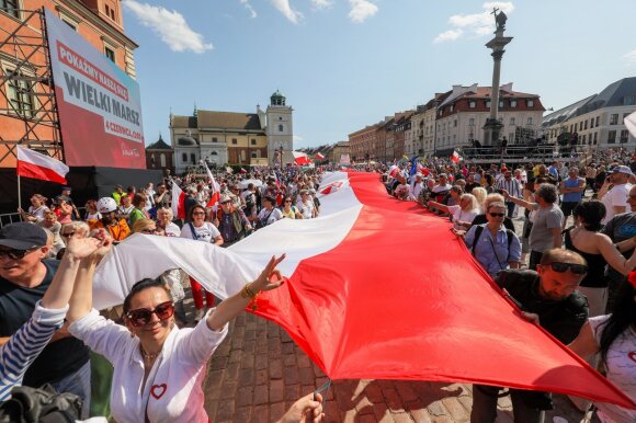 The Polish opposition staged a large-scale anti-government protest
