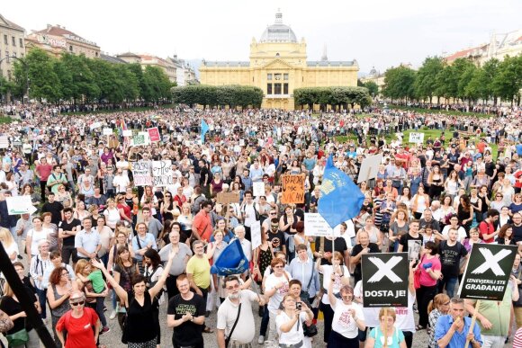 Kroatijos sostinėje tūkstančiai žmonių protestavo dėl įstrigusios švietimo reformos