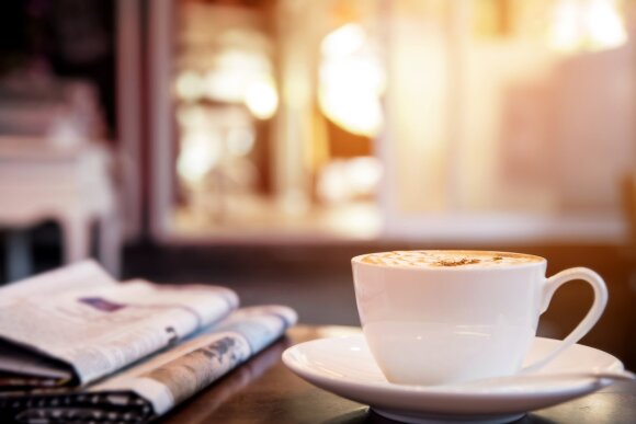 Ar gerdami kavą su pienu rizikuojame rimtai pakenkti savo sveikatai?