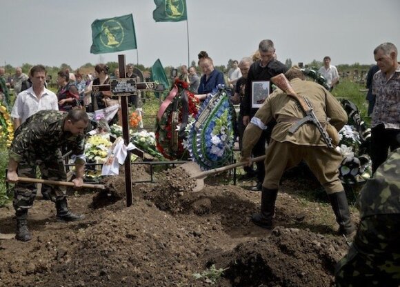 Kokiais ginklais kariaujama Ukrainoje: ar realu pasipriešinti?