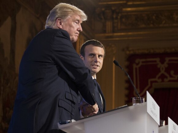 D. Trumpas susitiko su E. Macronu
