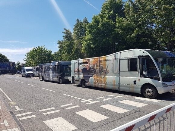 Nuo miesto metro stočių iki SKY telvizijos būstinės kursuoja autobusai (S. Limontaitės nuotr., „Tiesa.com“)