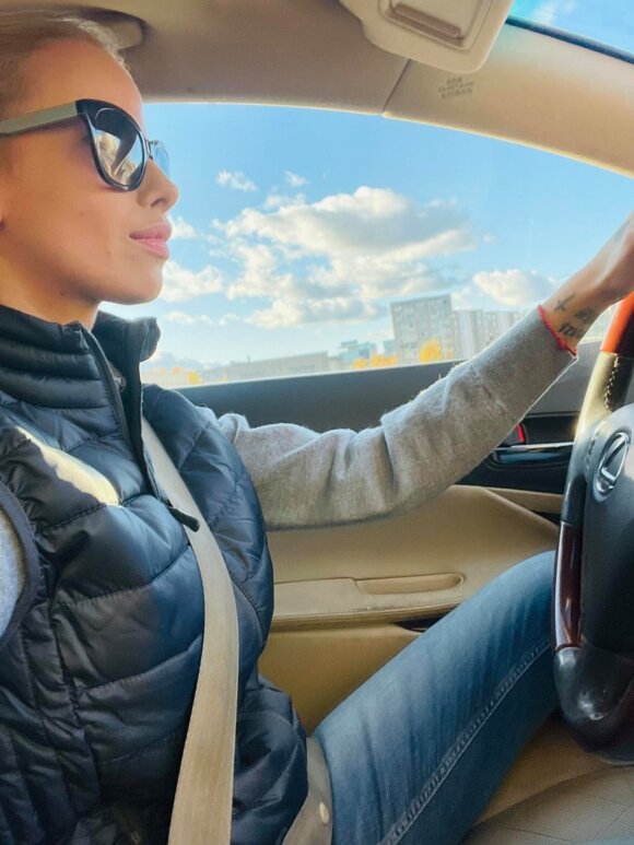 Kilus nesutarimams šeimoje Petrauskai pardavė už rentą pirktą „Lexus“: Goda jau džiaugiasi nauju automobiliu