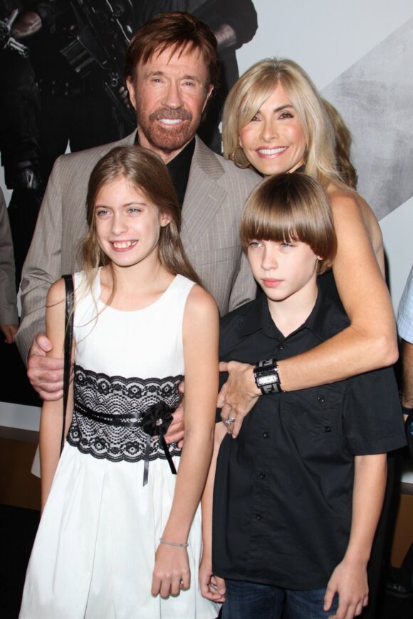 Chuck Norris su žmona ir vaikais