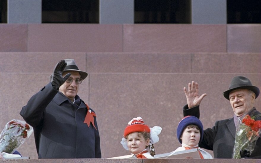 Buvusio sovietų lyderio metinės Rusijoje žadina nostalgiją griežtam valdymui