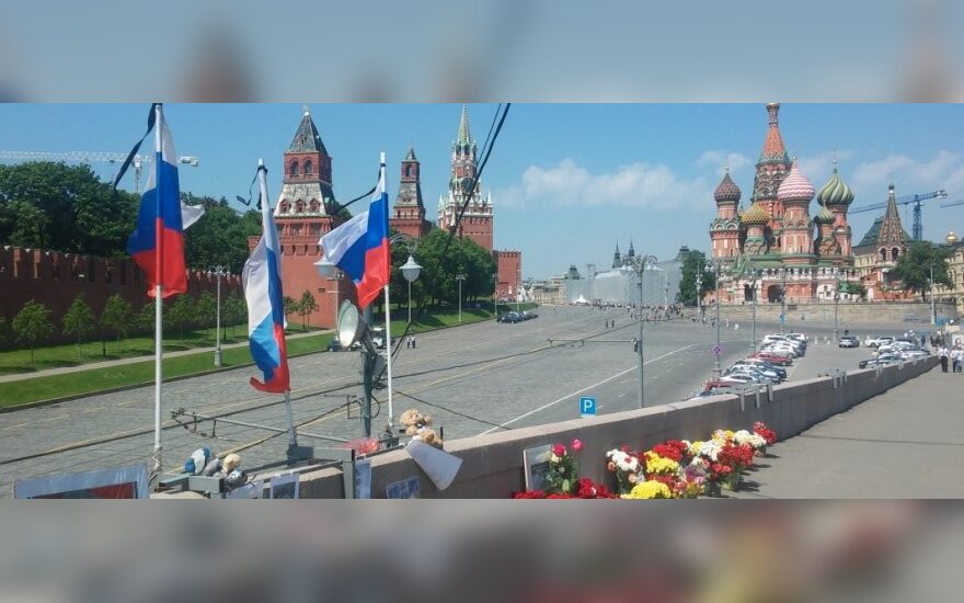 B. Nemcovo nužudymo vieta prie Kremliaus