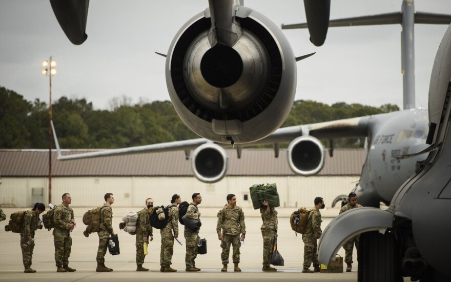 Žiniasklaida: JAV kariškiai Lenkijoje padės evakuoti amerikiečius iš Ukrainos