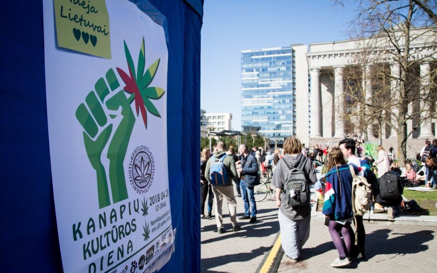 The cannabis' culture day in the front of the Parliament